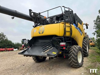 Combine harvester New Holland CR 8.90 - 2