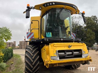 Combine harvester New Holland CR 8.90 - 1