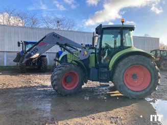 Farm tractor Claas ARION 640 - 1