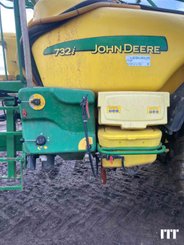 Trailed sprayer John Deere 732 - 16