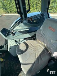 Farm tractor Valtra T213 - 11