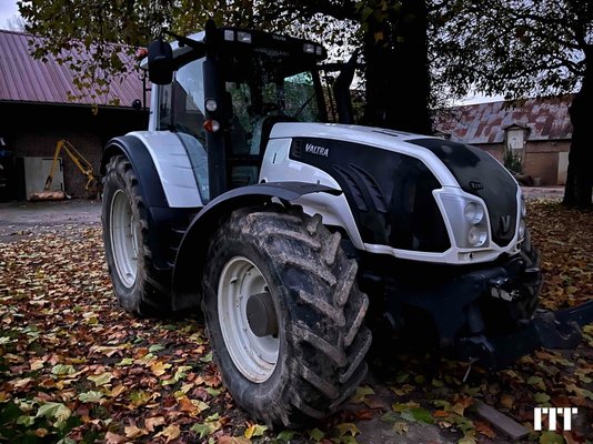 Farm tractor Valtra T213 - 1