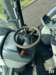 Farm tractor Valtra T213 - 12