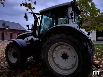 Farm tractor Valtra T213 - 3