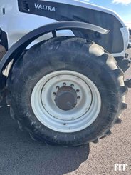 Farm tractor Valtra T213 - 9