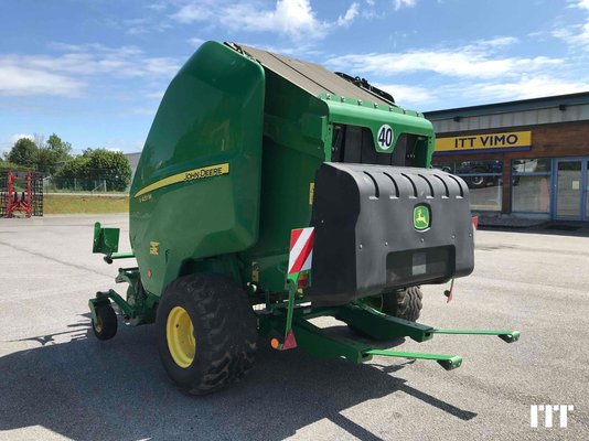 Round baler John Deere V 451 M - 1