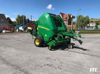 Round baler John Deere V 451 M - 1