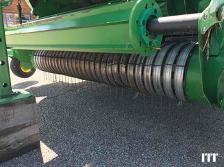 Round baler John Deere V 451 M - 4