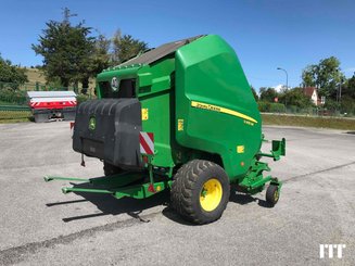 Round baler John Deere V 451 M - 1