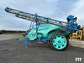 Trailed sprayer Berthoud TRACKER 3200 - 1