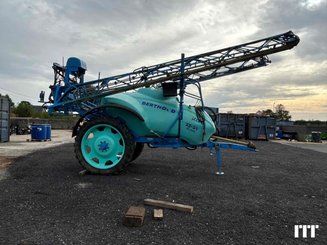 Trailed sprayer Berthoud TRACKER 3200 - 1