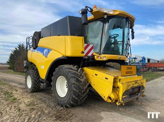 Combine harvester New Holland CR 9070 - 2
