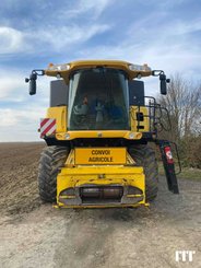 Combine harvester New Holland CR 9070 - 1