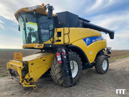 Combine harvester New Holland CR 9070 - 1