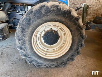 Farm tractor New Holland T7040 - 6