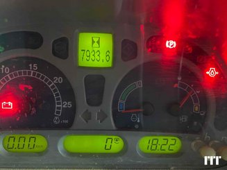 Farm tractor New Holland T7040 - 12