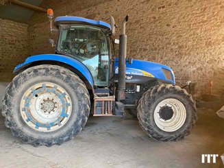 Farm tractor New Holland T7040 - 1