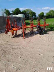 Plough Kuhn VARIMASTER 123 - 1