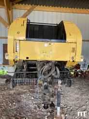 Round baler New Holland BR740A - 2