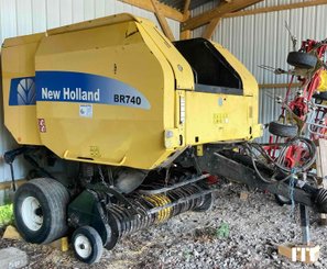 Round baler New Holland BR740A - 1