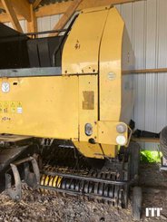 Round baler New Holland BR740A - 3
