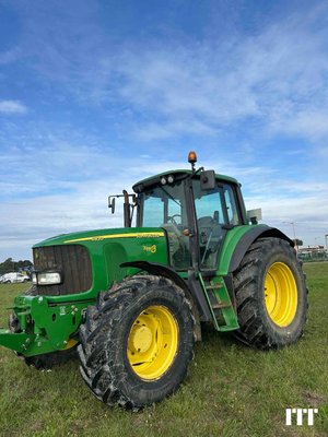 Farm tractor John Deere 6820 - 1