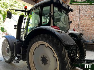 Farm tractor Valtra N124 - 11