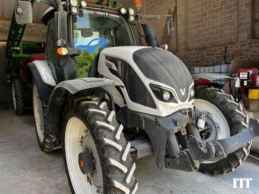 Farm tractor Valtra N124 - 1