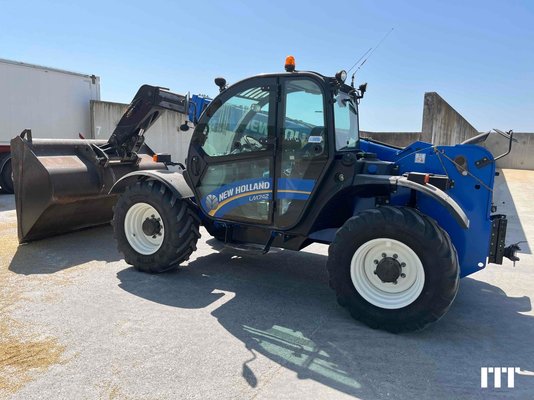 Telehandler New Holland LM 7.42 - 1