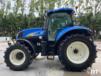 Farm tractor New Holland T6070 - 1