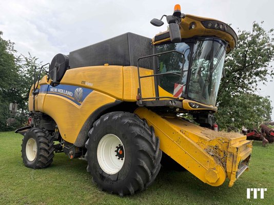 Combine harvester New Holland CX 8.80 - 1