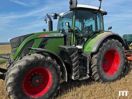 Farm tractor Fendt 716 - 1