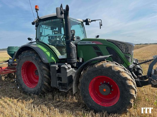 Farm tractor Fendt 716 - 1