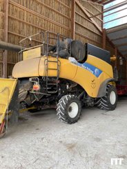 Combine harvester New Holland CR 9060 - 2