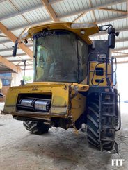 Combine harvester New Holland CR 9060 - 1