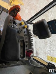 Combine harvester New Holland CR 9060 - 3