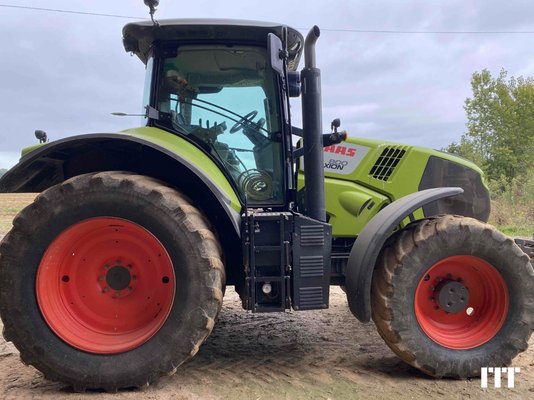 Farm tractor Claas AXION 800 - 1