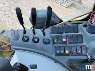 Farm tractor Claas AXION 800 - 10