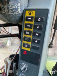 Farm tractor Claas AXION 800 - 9