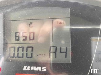 Farm tractor Claas AXION 800 - 11