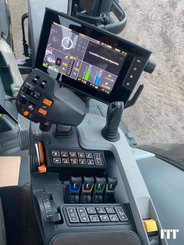 Farm tractor Valtra S274 - 8