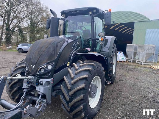 Farm tractor Valtra S274 - 1